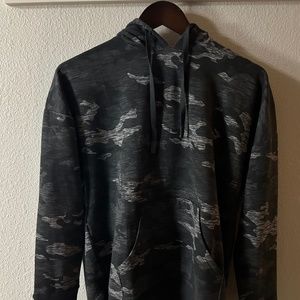 NEW!! Women’s Comfy Camo Pullover Hoodie With Front Pouch Pocket (Size: MEDIUM)